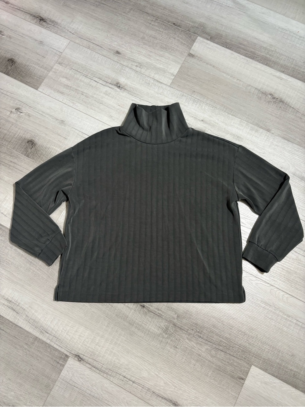 Ellie Tahari Ribbed Mock Neck Long Sleeve Top Gray Size L